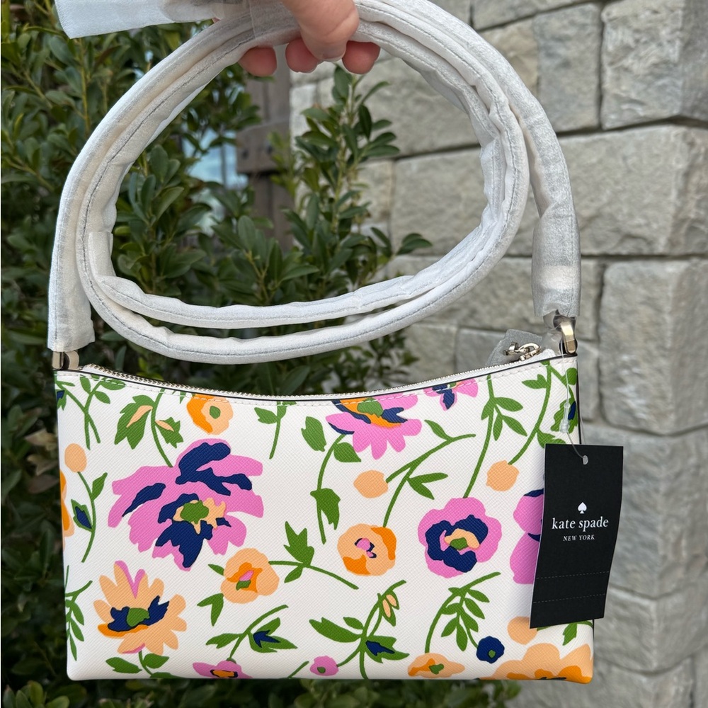 ❌SOLD ❌🌸🌼Brand New Kate Spade Sadie Printed Small Crossbody 🌸🌼 - Picture 2 of 14